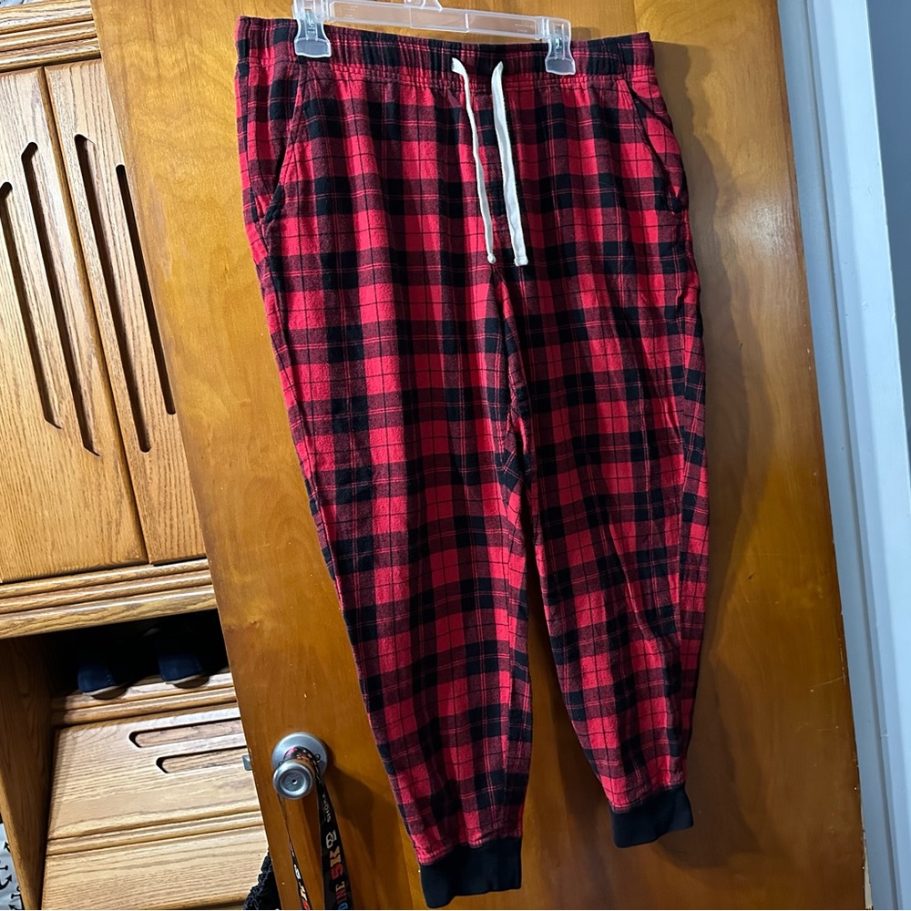 Men’s Old Navy plaid pajama joggers size l